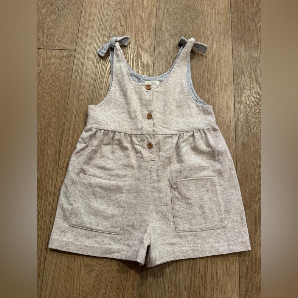 Vignette Little Girls Beige Romper. Super cute and stylish. Size 7 EUC